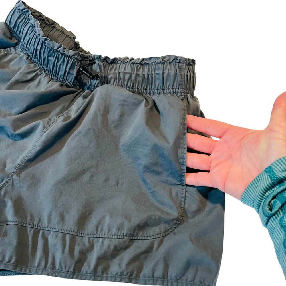 Mondetta Outdoor Project Womens Gray Medium Shorts Pockets Lightweight - Picture 3 of 6